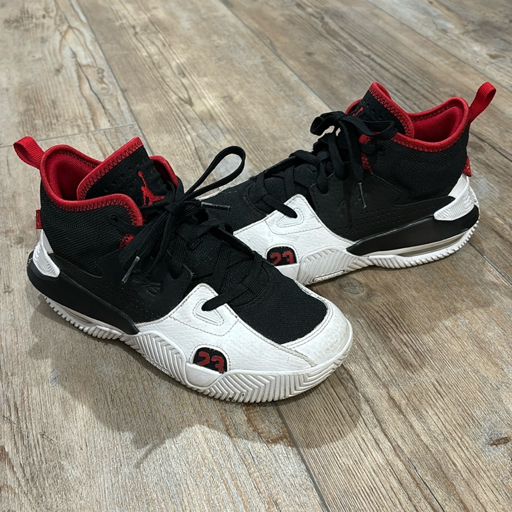 Air Jordan Boys Size 5.5 basketball shoes